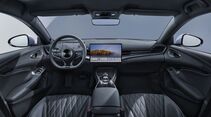 Innenraum des BYD Seal 2026 mit digitalem Kombiinstrument und zentralem Touchscreen.