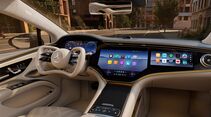 Innenraum des Mercedes EQS mit großem Display und digitalem Cockpit