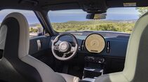 Innenraum des Mini Countryman E mit digitalem Runddisplay und Cockpitansicht