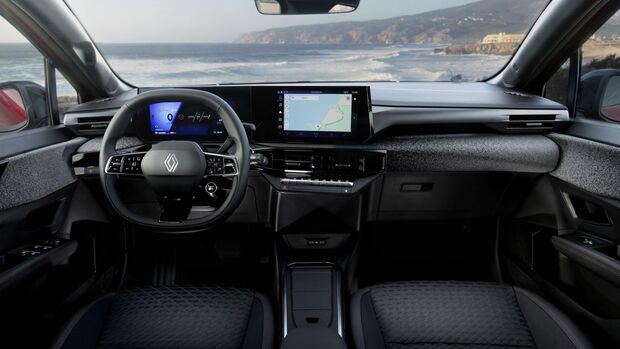 Innenraum des Renault Clio mit Lenkrad, digitalem Kombiinstrument und zentralem Infotainment-Display.