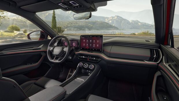 Innenraum des Skoda Kodiaq RS mit digitalem Cockpit und zentralem Infotainmentdisplay.