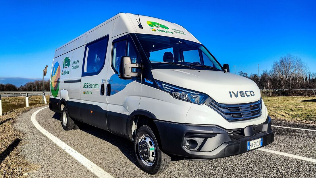 Iveco testet kabellose Ladetechnologie für den elektrischen eDaily.
