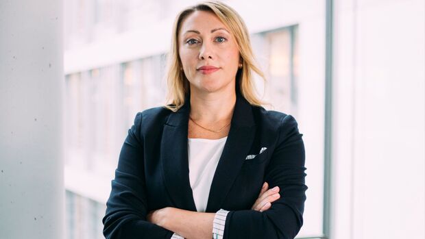 Katharina Wagner von Arval, Director Remarketing, bei einem Porträtfoto.