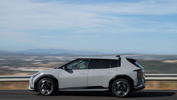 Kia EV4 2025