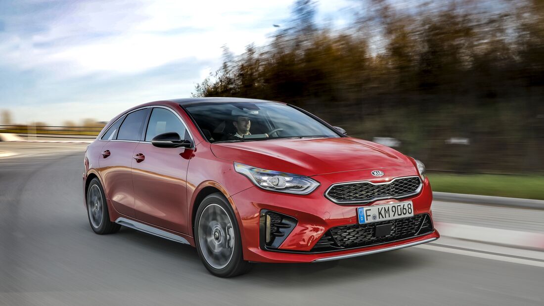 Kia Proceed 2019, rot, fahrend, schräg, vorne, rechts