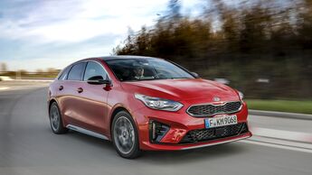 Kia Proceed 2019, rot, fahrend, schräg, vorne, rechts