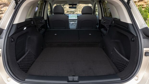 Kofferraum des MG S6 EV mit umgelegten Rücksitzen