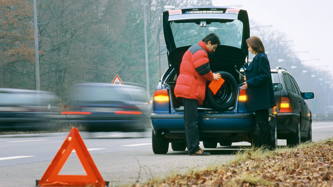 Kracht es auf einer Privatfahrt, kann dies unter Umständen als Arbeitsunfall gelten.