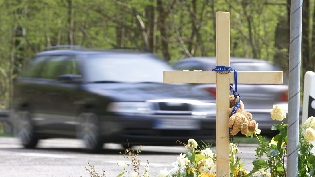 Kreuz am Straßenrand