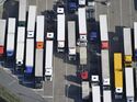 LKW Parkplatz : EUROPA, DEUTSCHLAND, HAMBURG, (EUROPE, GERMANY), 09.04.2017 LKW Parkplatz in Hamburg Moorfleet