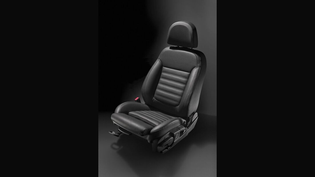Langes Fahren im Auto kann zu Rückenbeschwerden führen