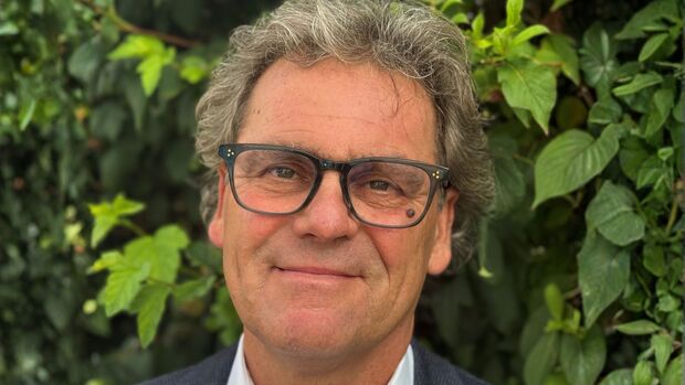 Leasing bietet planbare Raten und kann Risiken bei der Rückgabe begrenzen. Beim Mietkauf entscheidet das Unternehmen selbst über Nutzung, Verkauf und gezielte steuerliche Abschreibung. Expertenbeitrag von Rainer Petersen, VR Smart Finanz.