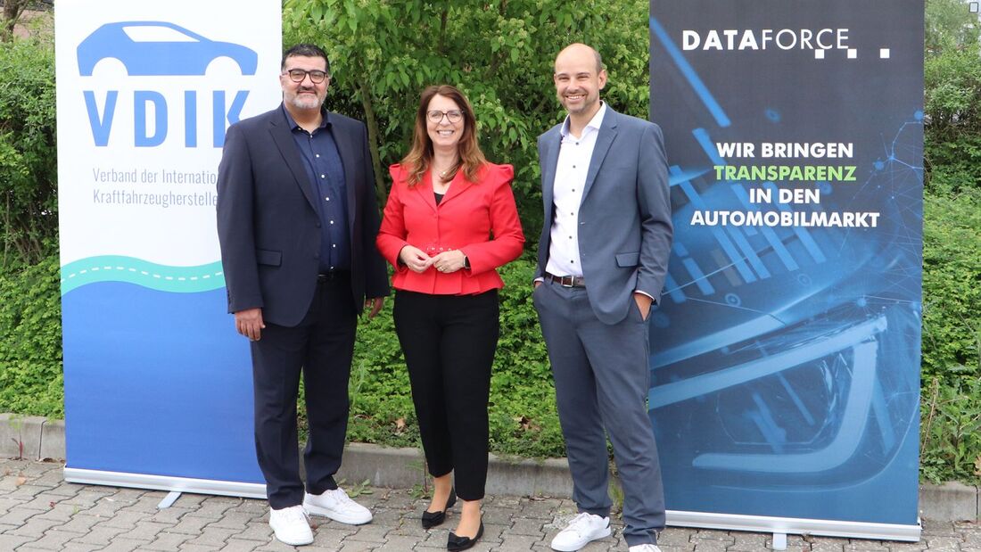 Levent Simal, Imelda Labbé und Stefan Behringer bei der Dataforce-VDIK-Kooperation.