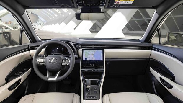 Lexus LBX  2024