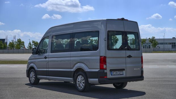 MAN spendiert dem TGE mit "Next Level" neue Technik und Funktionen im Innenraum. Jetzt gesellen sich zwei weitere Fahrzeugvarianten ab Werk dazu - und der Van macht weiter eine gute Figur.