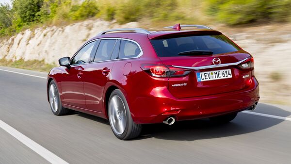 Mazda 6 Kombi 2019, fahrend, schräg, hinten
