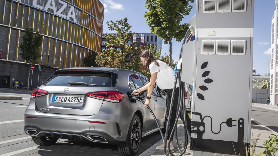 Mercedes A-Klasse PIH 2019, Ladesäule, laden