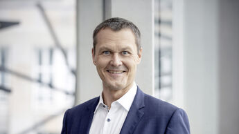 Mercedes-Benz Cars Vertrieb Deutschland wird Teil der Region Europa unter der Verantwortung von Karl Schregle: Jörg Heinermann übernimmt die Leitung des deutschen Vertriebs

Mercedes-Benz Cars Sales Germany is to become part of the Europe region headed b