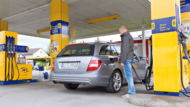 Mercedes C 180 CDI T Avantgarde, Tankstelle