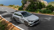 Mercedes CLA Shooting Brake von oben auf kurviger Küstenstraße