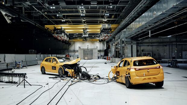 Mercedes Crashtest 2023