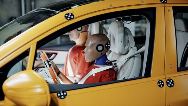 Mercedes Crashtest 2023
