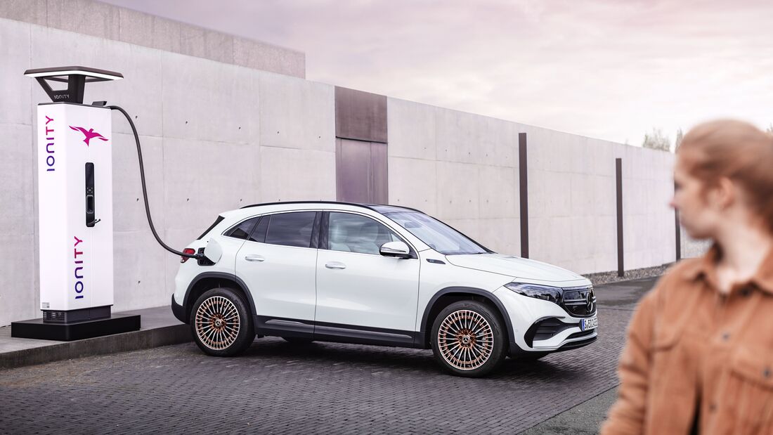 Mercedes EQA, Elektroauto, E-Auto, laden, Ladesäule, Schnellladesäule, Ionity