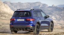 Mercedes GLB, blau, schräg, hinten, rechts