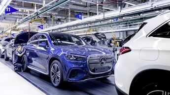 Mercedes GLC am Produktionsband im Werk Bremen, wo Elektro-, Hybrid- und Verbrennermodelle parallel gebaut werden.