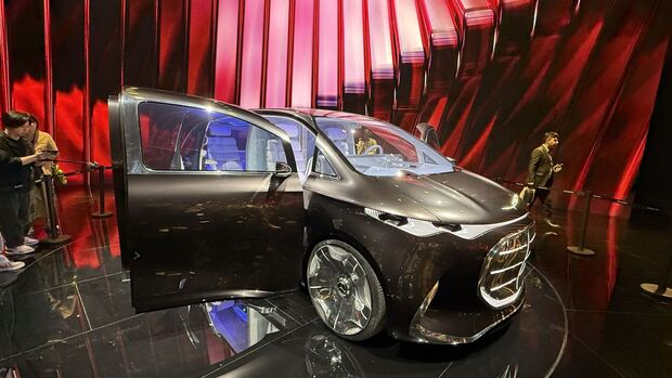 Mercedes Vision V 2025