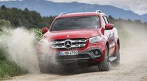 Mercedes X-Klasse 350 d 4matic, 2018, rot, fahrend, vorne, links, Schotter, Wasser