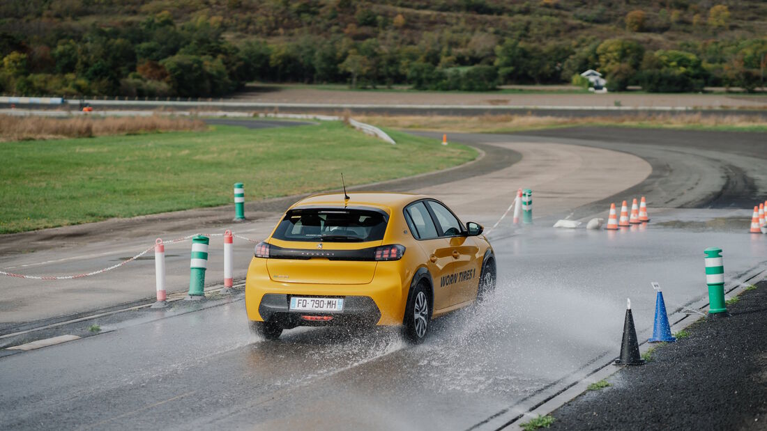 Michelin legt Entwicklung neuer Reifen für E-Autos und Verbrennerfahrzeuge zusammen.