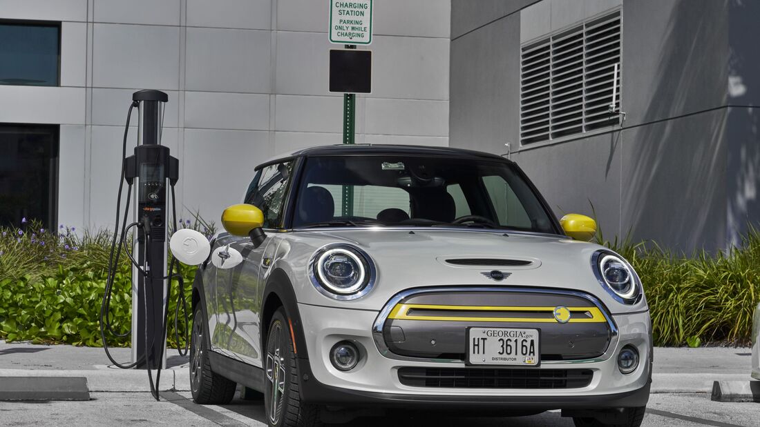 Mini Electric 2020, laden, Ladesäule