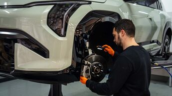 Mit Kia Care bleiben die Wartungskosten für Neufahrzeuge planbar
