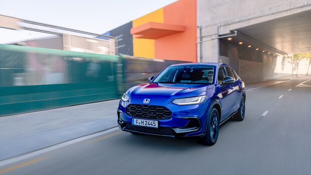 Mit dem ZR-V bringt Honda eine Kombination aus anspruchsvollem Design, Funktionalität und begeisterndem Fahrerlebnis in das C-SUV-Segment. Der ZR-V reiht sich im Honda Modellportfolio zwischen dem HR-V und dem CR-V ein.