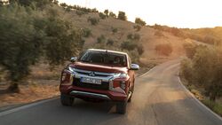 Mitsubishi L200 2020, Doppelkabine, fahrend, schräg, vorne