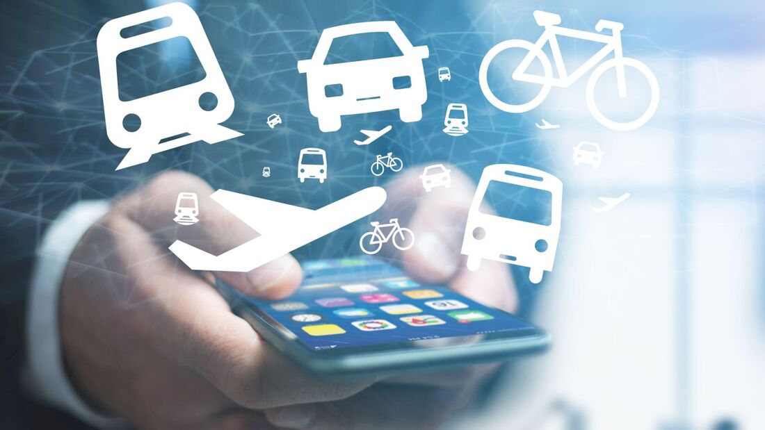 Mobilitätsdienste, vernetzte Mobilität, ÖPNV, Verkehrsmittel, Tablet