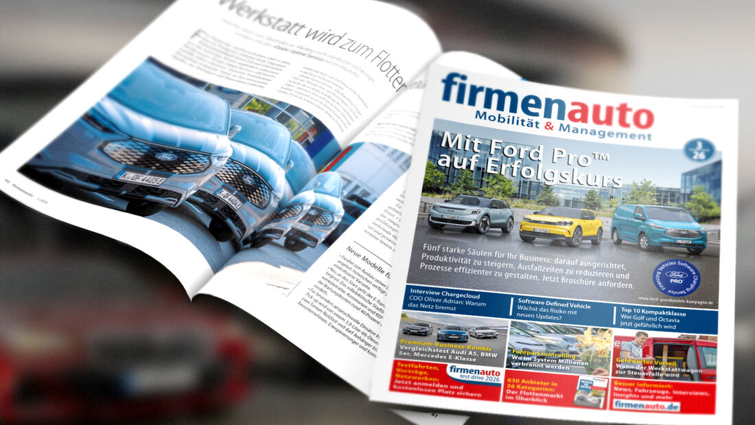 Mockup der firmenauto 3/2026 mit Titelcover und aufgeschlagener Magazinseite zu Fuhrpark, Kosten, Software und Steuerrecht.