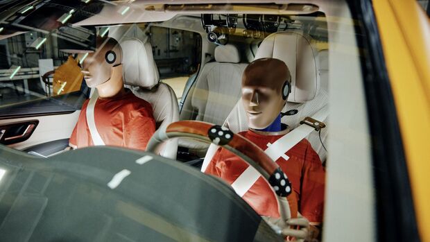 Mythos und Wahrheit rund um den Einsatz weiblicher Crashtest-Dummys bei Mercedes-Benz

Female crash test dummies at Mercedes-Benz – Fact-checking the myths