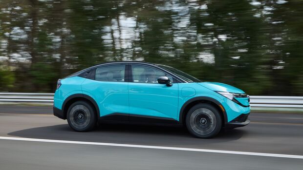 Nissan Leaf  2025