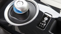 Nissan Leaf, ein blau leuchtende Knopf, Wählhebel