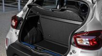 Offener Kofferraum des Dacia Spring mit sichtbarem Laderaum und aufgestellter Kofferraumabdeckung.