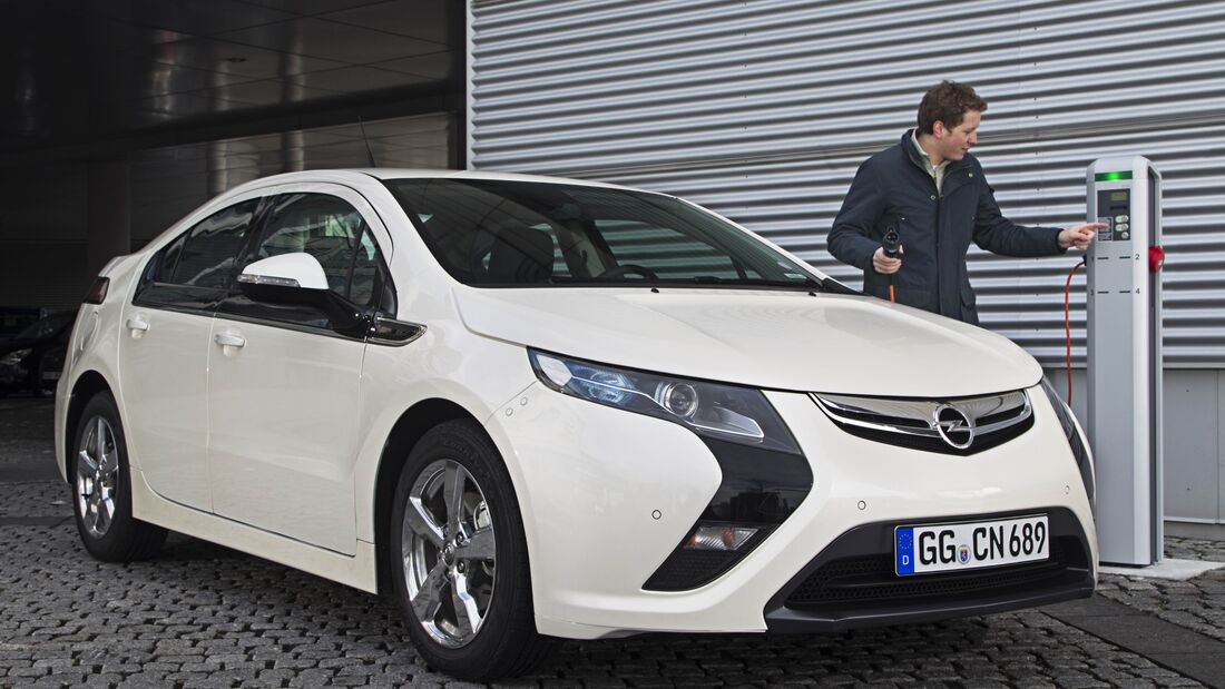 Opel Ampera fährt nach Genf