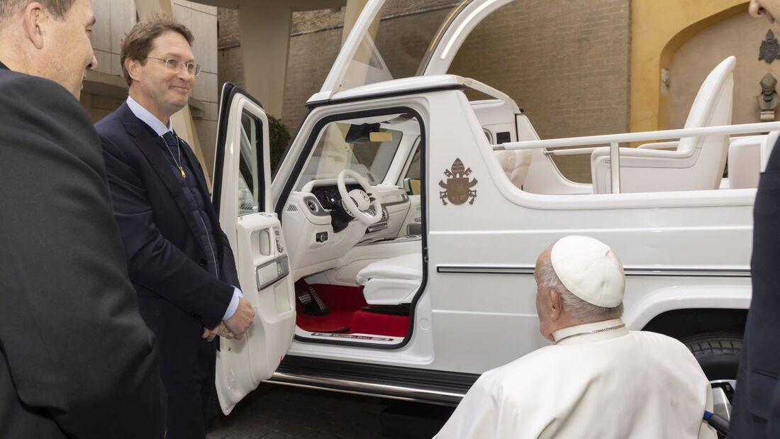 Papst Franziskus erhält erstes elektrisches „Papamobil“ von Mercedes-Benz

Pope Francis receives first electric “Popemobile” from Mercedes-Benz