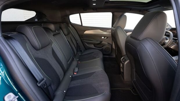 Peugeot 408 2023