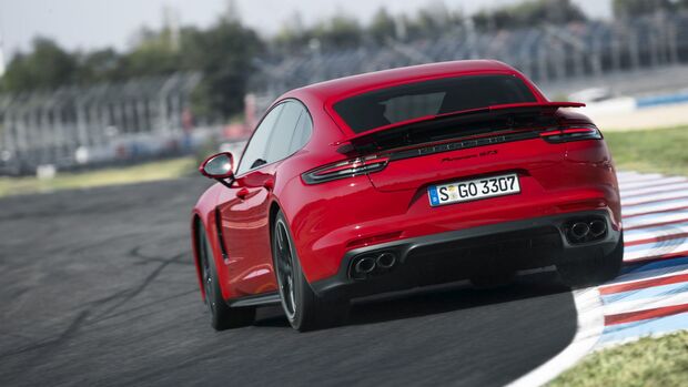 Porsche Panamera GTS 2018