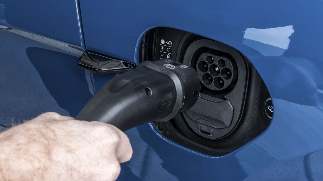 Porsche Taycan 2021, E-Auto, Stecker, kabel, laden