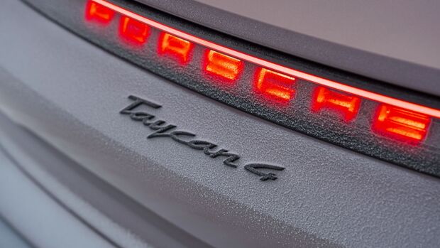 Porsche Taycan 4 2025