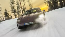 Porsche Taycan 4 2025