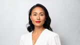 Porträt von Annie Pin, künftige CEO des Leasinganbieters Arval ab April 2027, in weißer Bluse vor hellgrauem Hintergrund